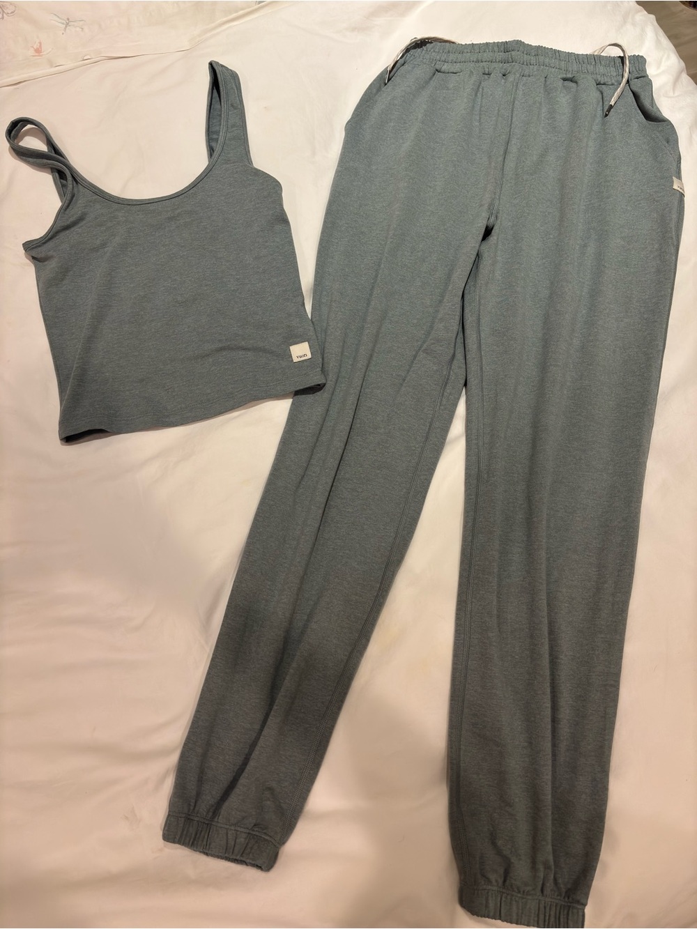 Vuori Two-Piece Tank and Jogger Set - Green both XS